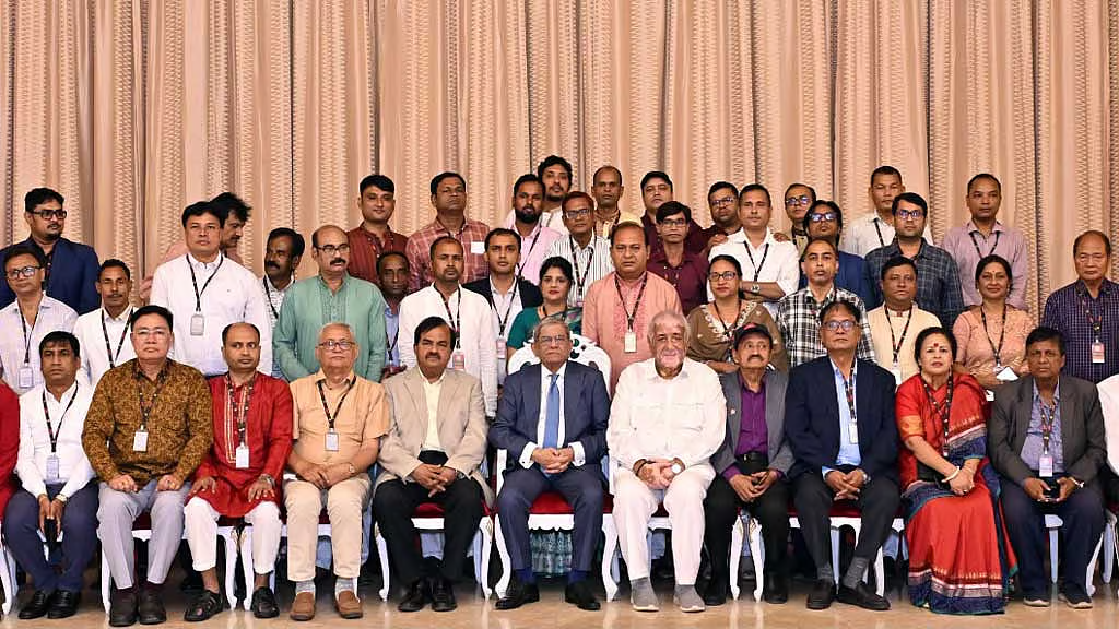 রাষ্ট্রপতিকে দুর্গা পূজায় মণ্ডপ পরিদর্শনের আমন্ত্রণ হিন্দু-বৌদ্ধ-খ্রিস্টান কল্যাণ ফ্রন্ট’র