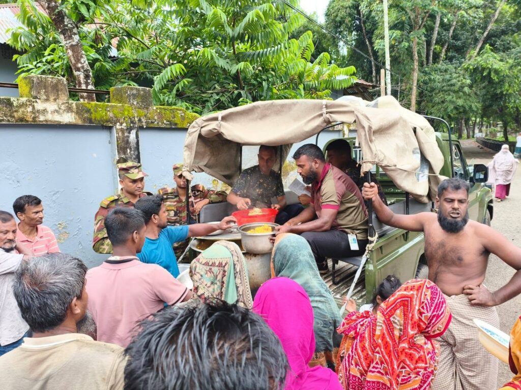 ভারী বৃষ্টি ও পাহাড়ি ঢলে প্লাবিত খাগড়াছড়ি, ক্ষতিগ্রস্তদের পাশে দাঁড়াল সেনাবাহিনী