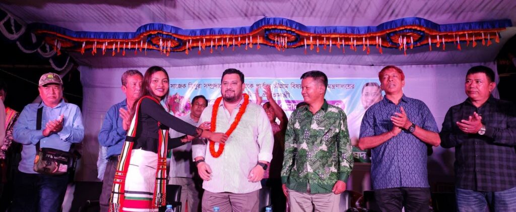 সাজেকে পার্বত্য প্রতিমন্ত্রীকে ত্রিপুরা সম্প্রদায়ের সংবর্ধনা