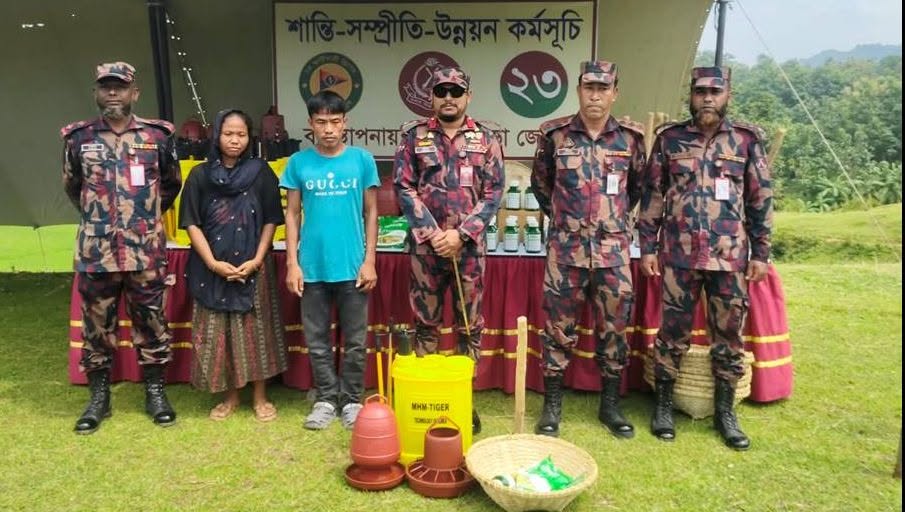 যামিনীপাড়ায় ২০০ দরিদ্র কৃষক পরিবারের মাঝে বিজিবির কৃষি ও খামার সামগ্রী বিতরণ