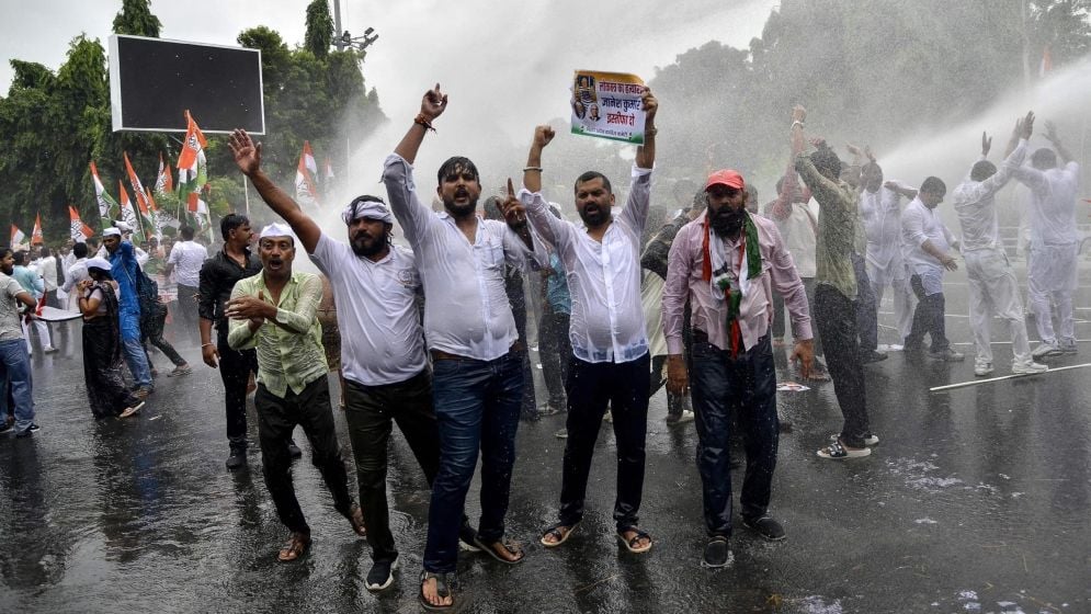 সিইসির পদত্যাগের দাবিতে ভারতে বিক্ষোভ, কলকাতায় মিছিল পাটনায় জলকামান