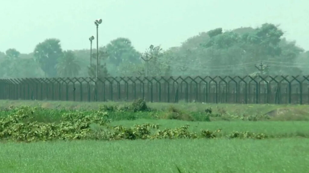 বাংলাদেশ সীমান্তে ৮০৫ কিমি কাঁটাতারের বেড়া দিল ত্রিপুরা