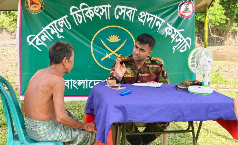 লক্ষ্মীছড়ির দুর্গম ইন্দ্রসিংপাড়ায় সেনাবাহিনীর মেডিকেল সহায়তা, উপকৃত দেড় শতাধিক মানুষ