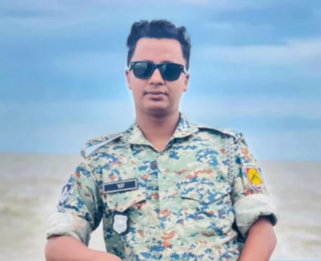 কক্সবাজারে ৫৪ হাজার ইয়াবাসহ এপিবিএন সদস্য আটক