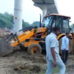 ভারতে বুলডোজার চালিয়ে ভেঙে ফেলা হলো শতবর্ষী কবরস্থান
