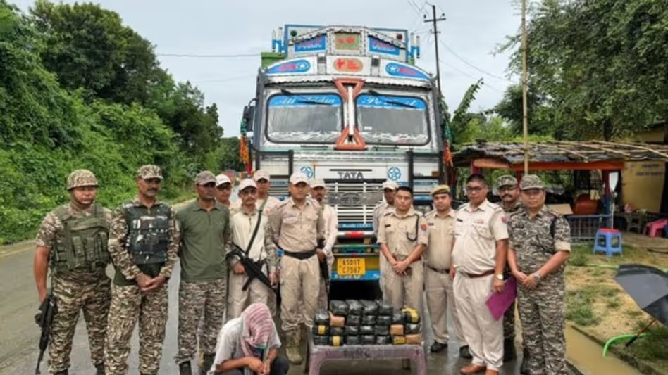 ৮০ কোটি রুপির মাদক জব্দ করল মণিপুর পুলিশ, আসামগামী ট্রাক আটক