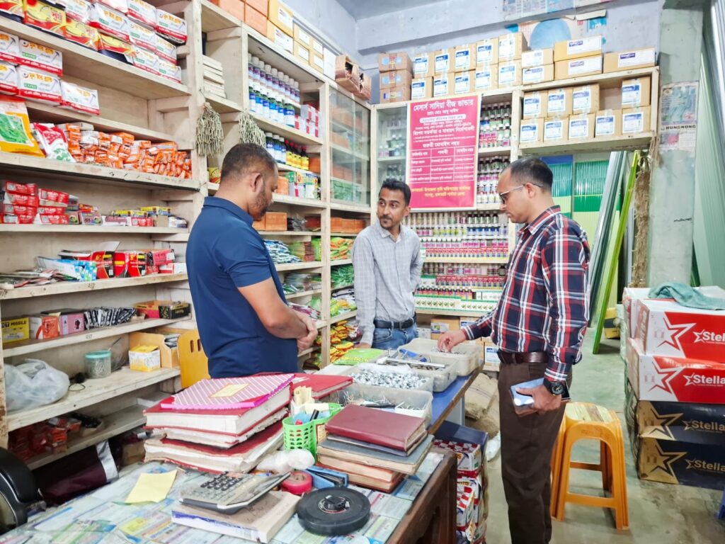 মেয়াদোত্তীর্ণ সার ও বীজ মজুদ, লংগদুতে ব্যবসায়ীকে জরিমানা