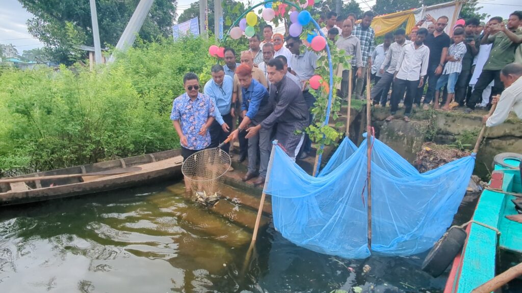বিএনপির প্রতিষ্ঠাবার্ষিকীতে কাপ্তাই হ্রদে মাছের পোনা অবমুক্ত, বৃক্ষরোপণ