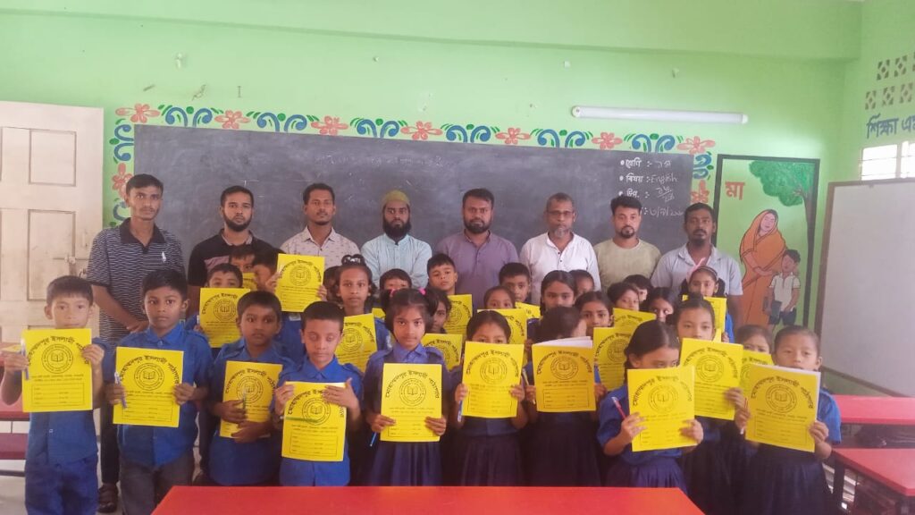 পানছড়িতে শিক্ষার্থীদের মাঝে শিক্ষা উপকরণ বিতরণ