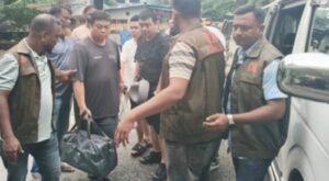 অনলাইন প্রতারণা: দুই হাজার আইফোনসহ কক্সবাজারে ৬ চীনা নাগরিক আটক