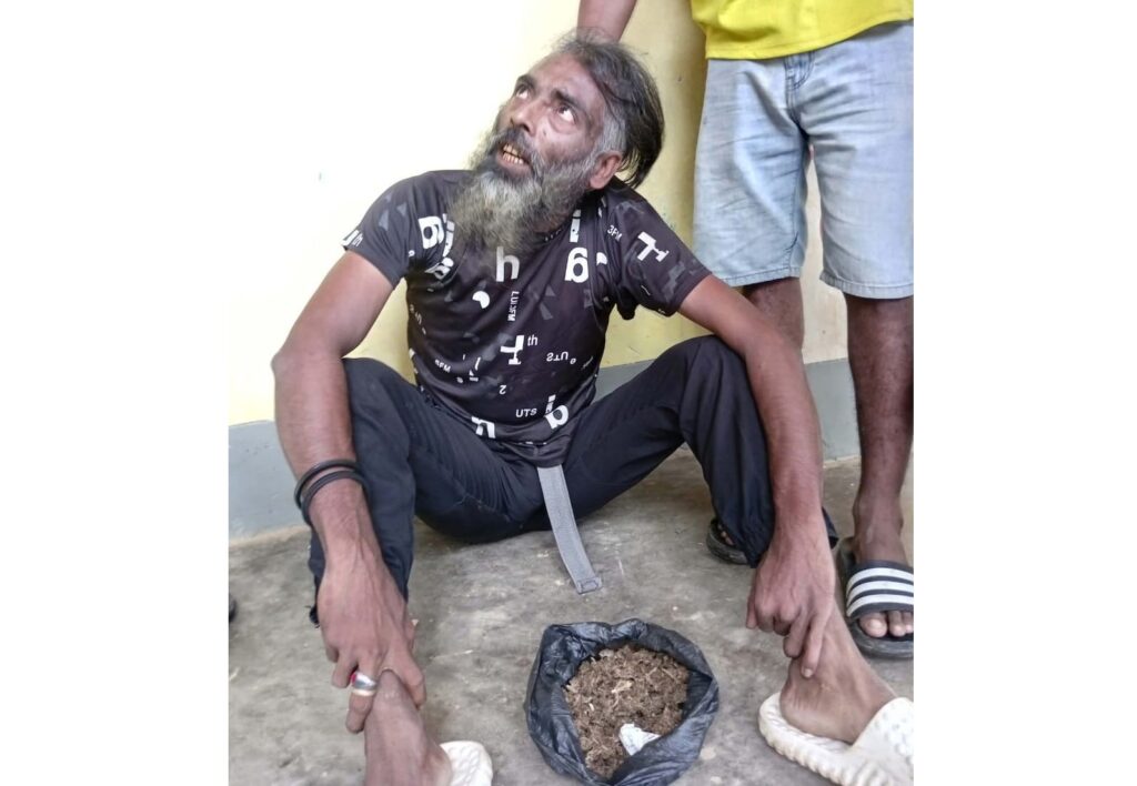 রাজস্থলীতে ১৫০ গ্রাম গাঁজাসহ মাদক ব্যবসায়ী আটক, পুলিশের কাছে হস্তান্তর