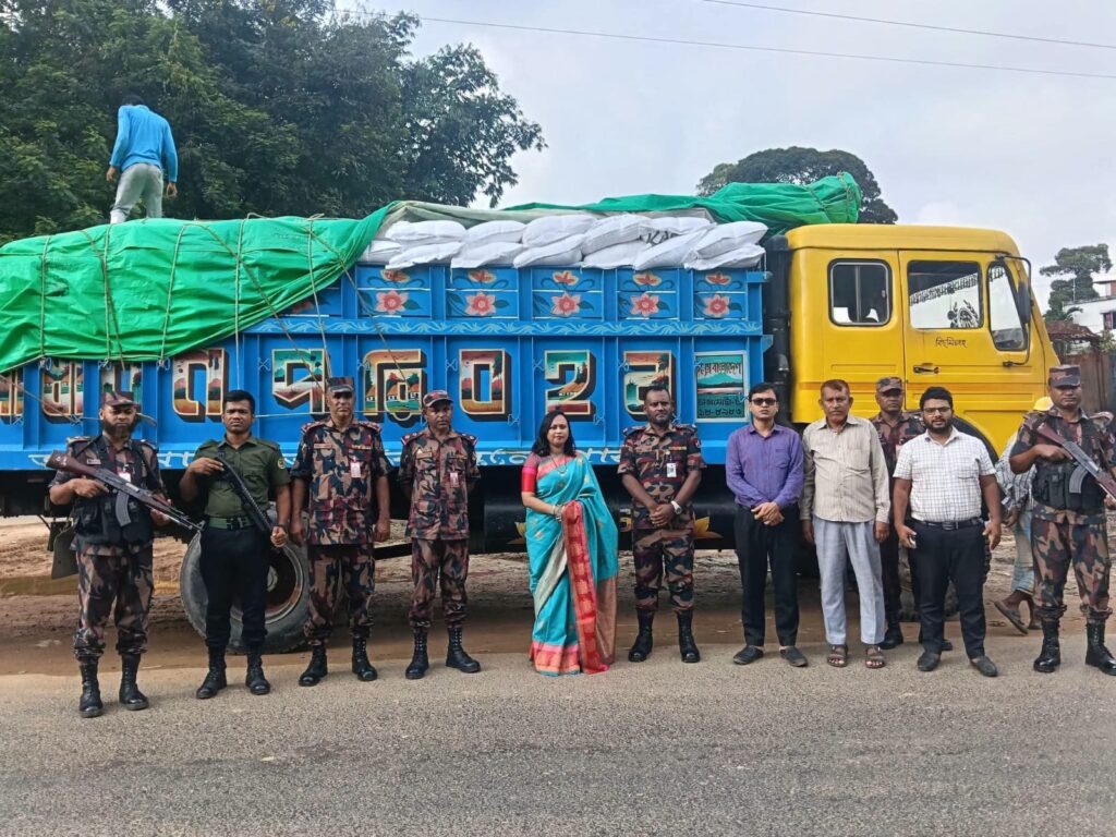 অবৈধভাবে পরিবহনের সময় উখিয়ায় ১৫ টন ইউরিয়া সার জব্দ, ৫০ হাজার টাকা জরিমানা