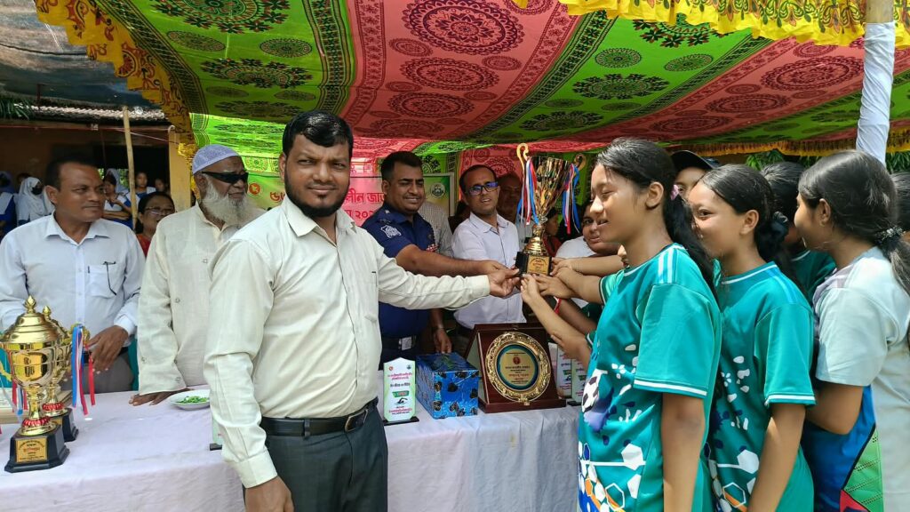 লংগদুতে ৫৩তম গ্রীষ্মকালীন ক্রীড়া প্রতিযোগিতার পুরস্কার বিতরণ