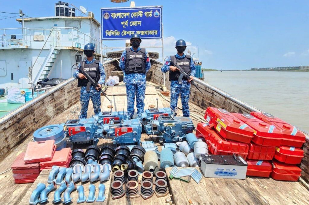 নাফ নদী ও সমুদ্রে কোস্ট গার্ডের অভিযান: ইয়াবা-ইঞ্জিনসহ সোয়া কোটি টাকার মালামাল জব্দ