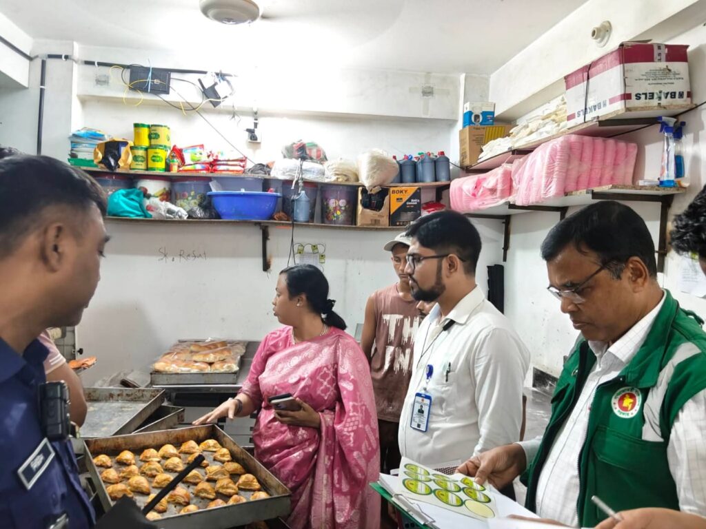 উখিয়ায় মেয়াদোত্তীর্ণ ও অননুমোদিত ওষুধ বিক্রি, তিন প্রতিষ্ঠানকে জরিমানা