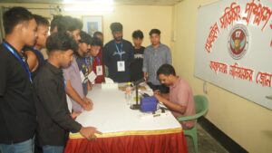 দুর্গম পাহাড়ের তরুণদের স্বাবলম্বী করতে নানিয়ারচর জোনের মোবাইল সার্ভিসিং প্রশিক্ষণ