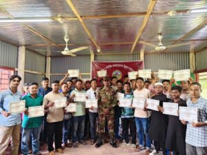 পাহাড়ি-বাঙালি যুবকদের দক্ষতা উন্নয়নে মহালছড়ি জোনের মোবাইল রিপেয়ারিং প্রশিক্ষণ