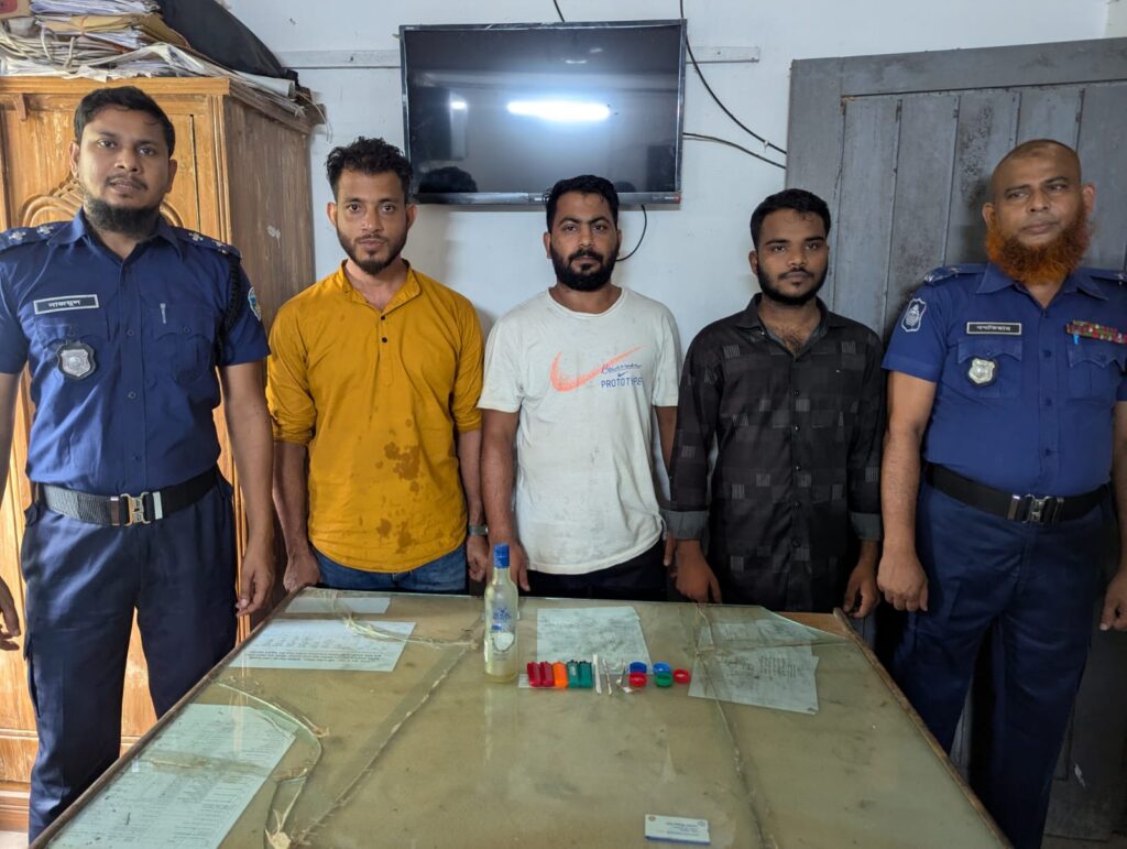 আবাসিক হোটেলে অভিযান, মাদক সেবনের সরঞ্জাম ও গলিত ইয়াবার আলামতসহ গ্রেপ্তার ৩