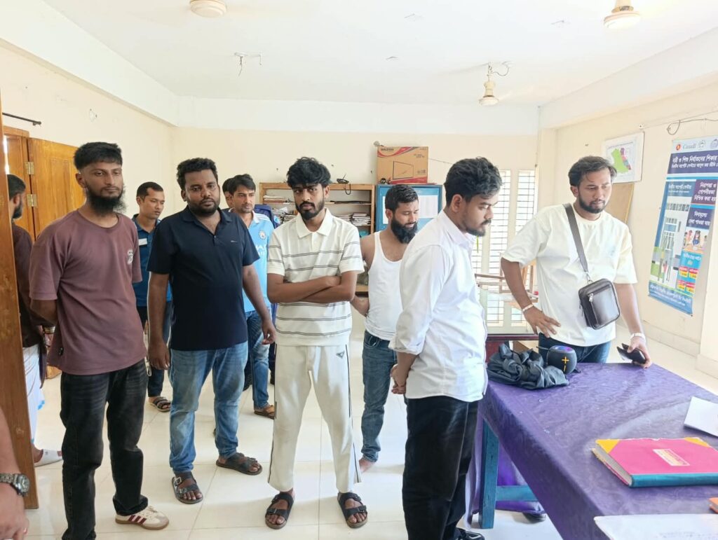 সাজেকগামী পর্যটকদের ‘জয় বাংলা’ স্লোগান, বাঘাইহাটে উত্তেজনার পর আটক ৬