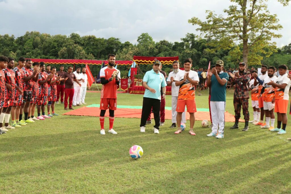যুবসমাজকে খেলাধুলায় ফেরাতে বিজিবির উদ্যোগ, ‎বরকলে জোন কাপ ফুটবল টুর্নামেন্ট শুরু