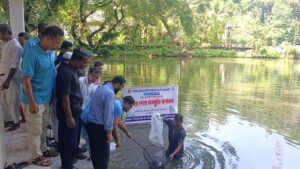 কাপ্তাইয়ে ১৬ প্রাতিষ্ঠানিক পুকুরে ১৮৫ কেজি কার্পের পোনা অবমুক্ত