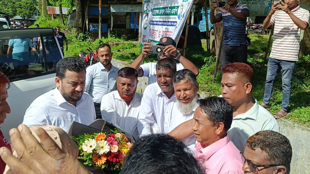 নানিয়ারচরে পার্বত্য প্রতিমন্ত্রী ও জেলা পরিষদ চেয়ারম্যানকে বিএনপির ফুলেল শুভেচ্ছা