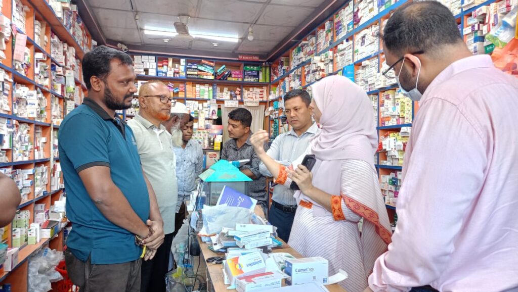 রামগড়ে চিকিৎসক না হয়েও ব্যবস্থাপত্র, তিনজনকে ২৫ হাজার টাকা জরিমানা