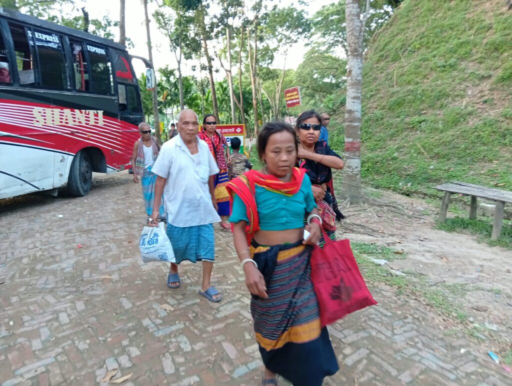 সেনাবাহিনীর সহায়তায় চক্ষু অপারেশন শেষে সাজেকে ফিরলেন ১৭ পাহাড়ি-বাঙালি রোগী