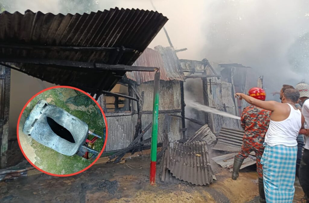 রামগড়ে গ্যাস সিলিন্ডার থেকে আগুনে বসতবাড়ি পুড়ে ছাই, ক্ষতি ৫ লাখ টাকা