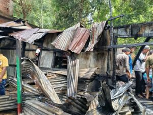 রামগড়ে গ্যাস সিলিন্ডার থেকে আগুনে বসতবাড়ি পুড়ে ছাই, ক্ষতি ৫ লাখ টাকা
