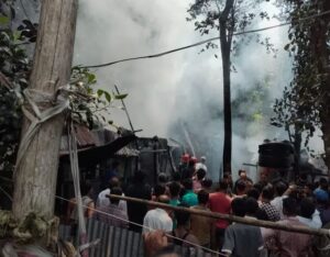 রামগড়ে গ্যাস সিলিন্ডার থেকে আগুনে বসতবাড়ি পুড়ে ছাই, ক্ষতি ৫ লাখ টাকা
