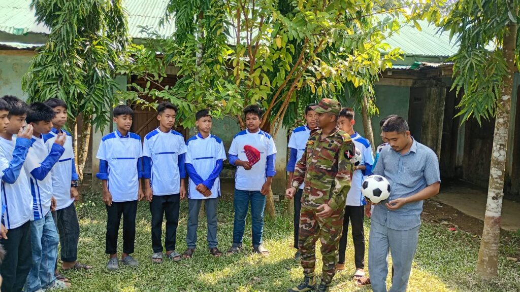 লক্ষ্মীছড়ির দুর্গম এলাকায় শিক্ষার্থীদের মাঝে শিক্ষা ও ক্রীড়া সামগ্রী বিতরণ করল সেনাবাহিনী