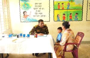 কাপ্তাইয়ে সেনাবাহিনীর উদ্যোগে মেডিকেল ক্যাম্প, বিনামূল্যে চিকিৎসা পেল পাহাড়ি-বাঙালি জনগোষ্ঠী