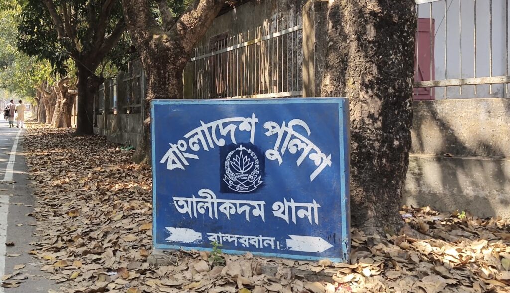 আলীকদমে মাদক ও কিশোর গ্যাংবিরোধী অভিযানে ৫ কিশোর আটক, মুচলেকায় মুক্তি