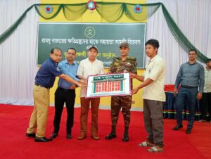 সহিংসতার ক্ষত মুছে স্বাভাবিক জীবনে ফেরার পথে গুইমারায় ক্ষতিগ্রস্তদের পাশে দাঁড়াল সেনাবাহিনী