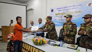 সেনাবাহিনীর সহায়তায় বান্দরবানের দুর্গম এলাকার ১৯ তরুণের হাতে কারিগরি দক্ষতা, সনদপত্র বিতরণ