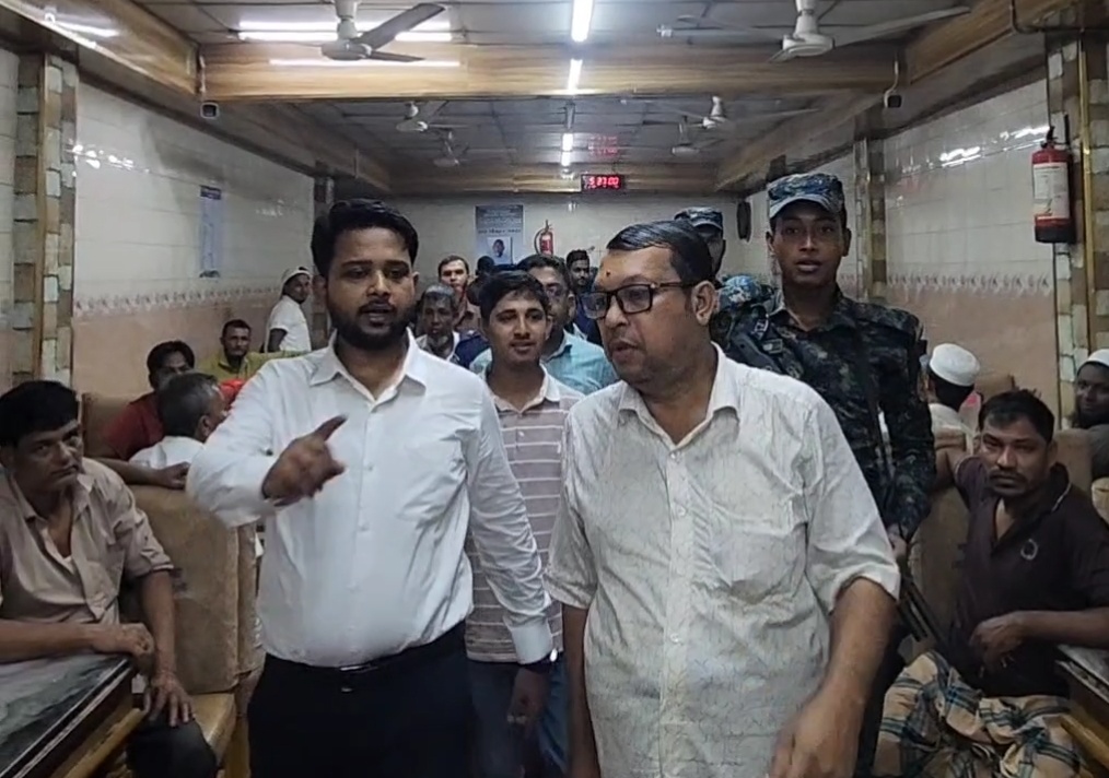 উখিয়ায় পাঁচ খাবার হোটেলকে আড়াই লাখ টাকা জরিমানা