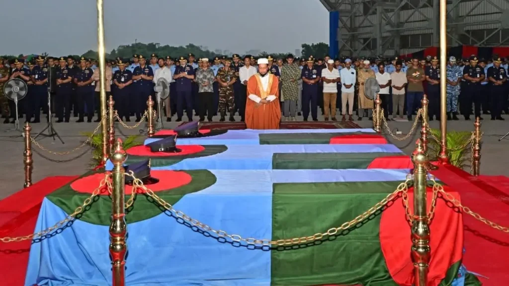 বিমানবাহিনীর নিহত ৩ সদস্যের জানাজা সম্পন্ন, মরদেহ নেওয়া হয়েছে নিজ বাড়িতে