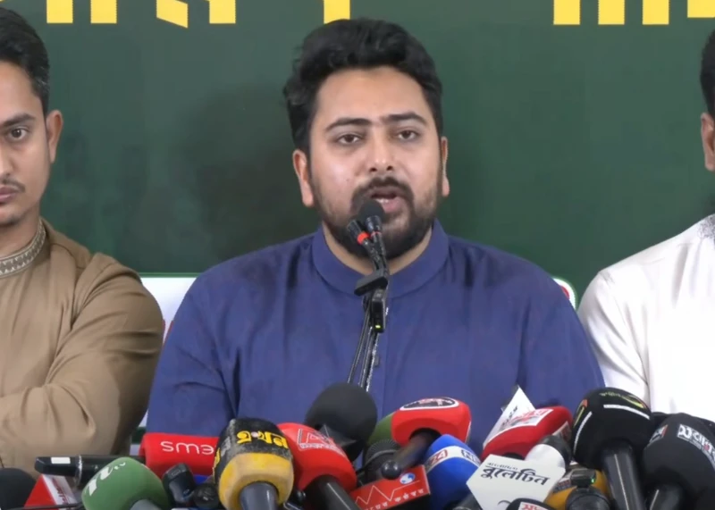 স্বরাষ্ট্রমন্ত্রীকে দায়িত্বে রেখে আইনশৃঙ্খলা পরিস্থিতি ফেরানো সম্ভব নয়: নাহিদ ইসলাম