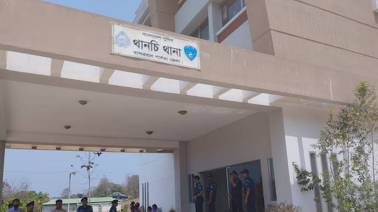 থানচিতে বিদ্যালয় থেকে প্রধান শিক্ষককে অস্ত্রের মুখে অপহরণের অভিযোগ