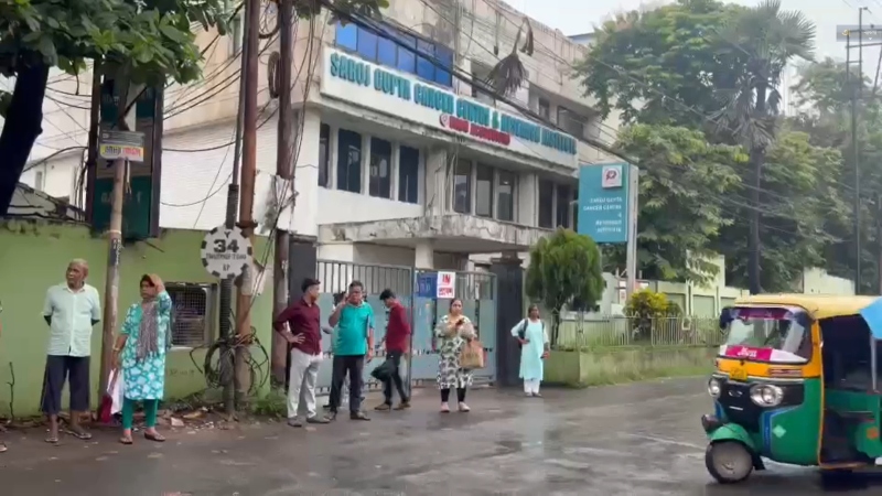 কলকাতায় চিকিৎসা করাতে গিয়ে বিপাকে বাংলাদেশিরা, থাকতে হচ্ছে রাস্তাতেই