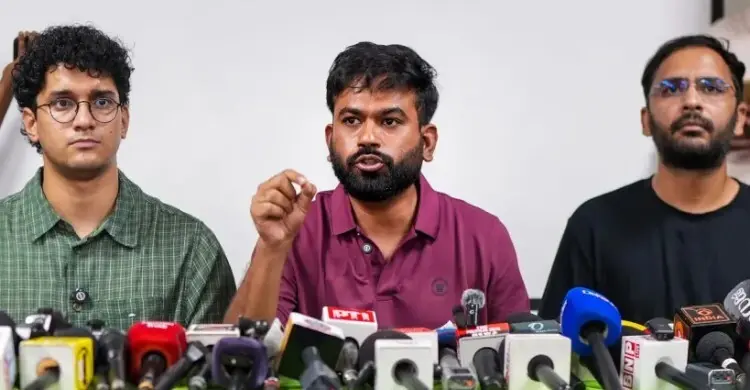 ভারতের প্রধান নির্বাচন কমিশনারের পদত্যাগ দাবি ককরোচ পার্টির