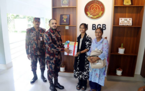 পাহাড়ি সীমান্তে পাচারকালে ৩৫ কেজি ভারতীয় রসুন জব্দ, দুর্গাপূজায় ৭ মণ্ডপে বিজিবির অনুদান