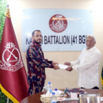 পাহাড়ি সীমান্তে পাচারকালে ৩৫ কেজি ভারতীয় রসুন জব্দ, দুর্গাপূজায় ৭ মণ্ডপে বিজিবির অনুদান