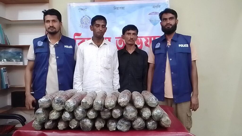 রাঙামাটিতে শ্যামলী পরিবহনের বাসে ১৫ কেজি গাঁজা উদ্ধার, আটক ২