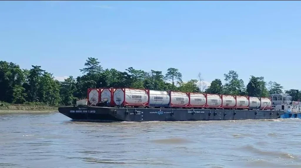 ১৯৪৭ সালের পর আসাম থেকে বাংলাদেশে আসছে প্রথম কোনও নৌযান