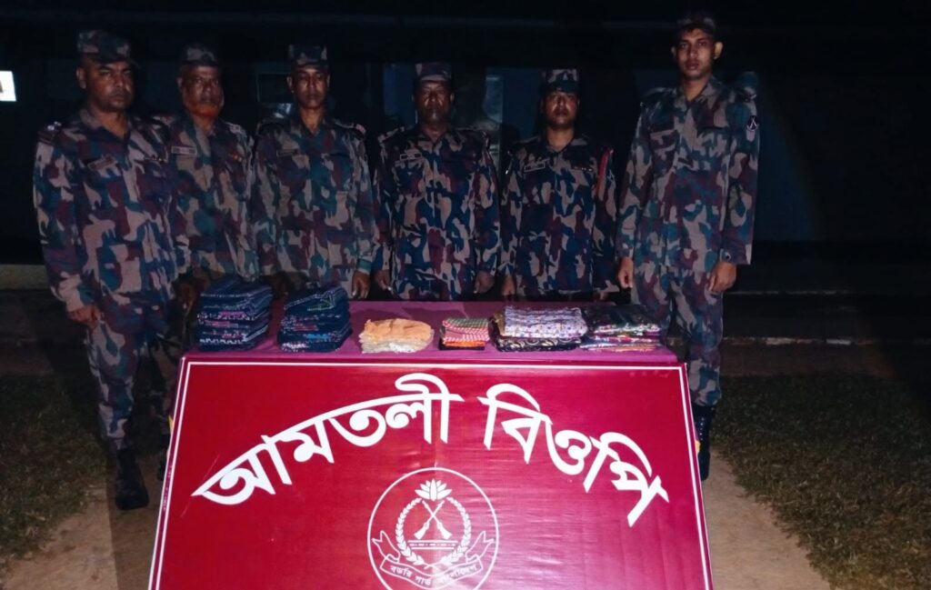 পার্বত্য চট্টগ্রামে বিজিবির অভিযানে ১ লাখ ৯২ হাজার টাকার কাঠ ও পাহাড়ি পোশাক জব্দ