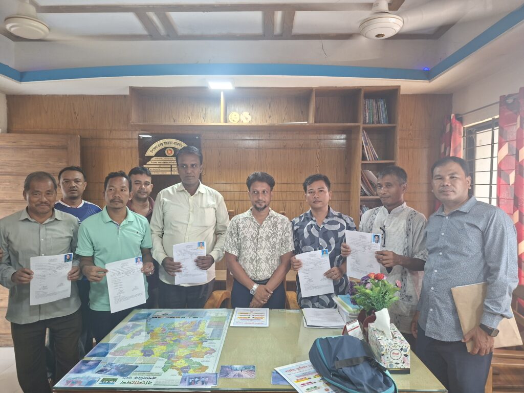 মাটিরাঙ্গায় প্রধানমন্ত্রীর পক্ষে ৯টি পূজামণ্ডপে ৫.৪ টন চাল বিতরণ