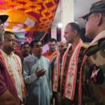 মাটিরাঙ্গায় দুর্গাপূজার মণ্ডপ পরিদর্শনে সেনাবাহিনীর জোন অধিনায়ক