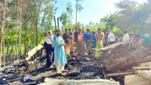 পেকুয়ায় অগ্নিকাণ্ডে ৩ বসতবাড়ি পুড়ে ছাই, খোলা আকাশের নিচে ৪ পরিবার